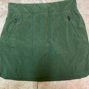 Athleta green skort size 4